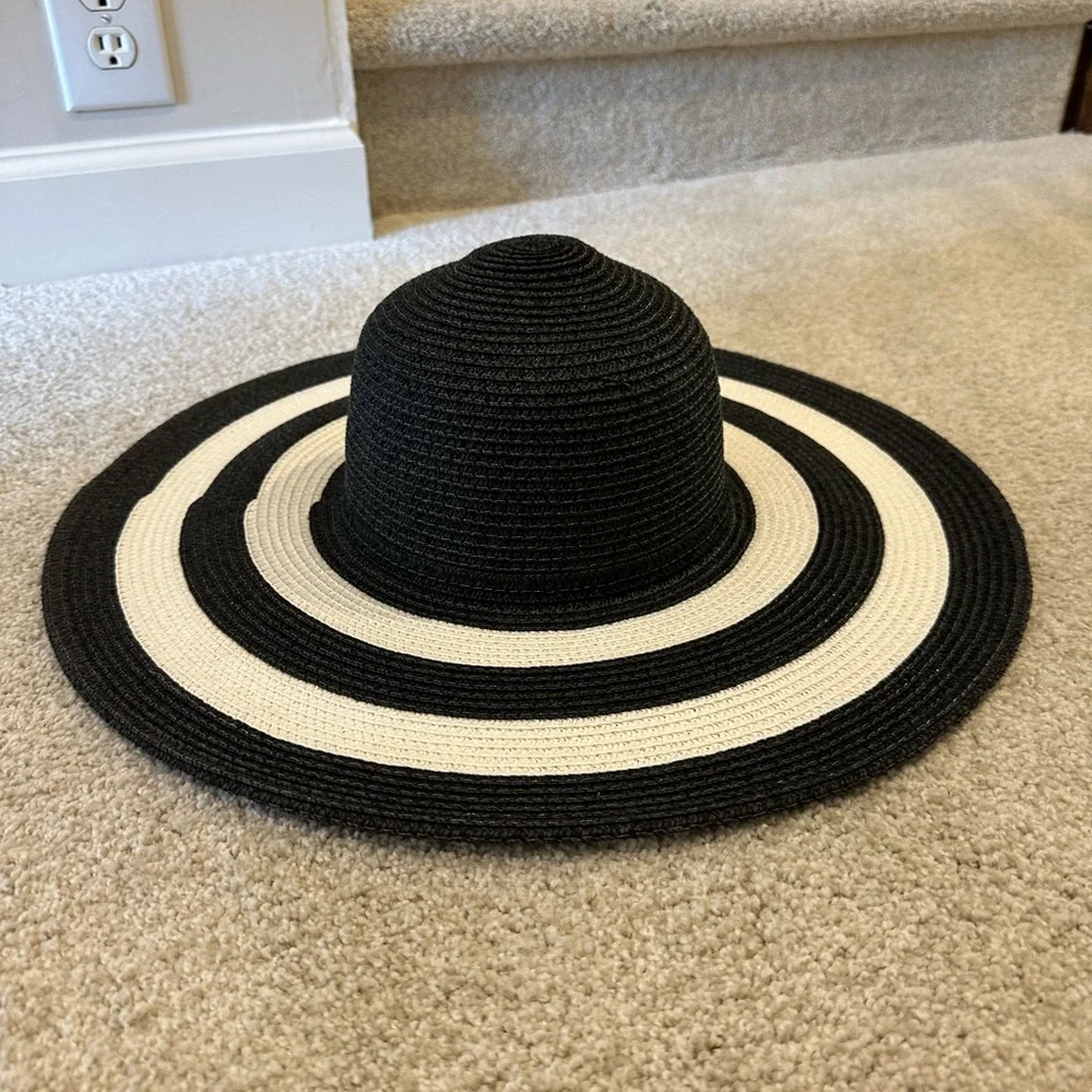 Elegant Black and White Wide Brim Hat Charming Charlie’s - Picture 3 of 9